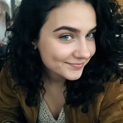 Амелия, 24